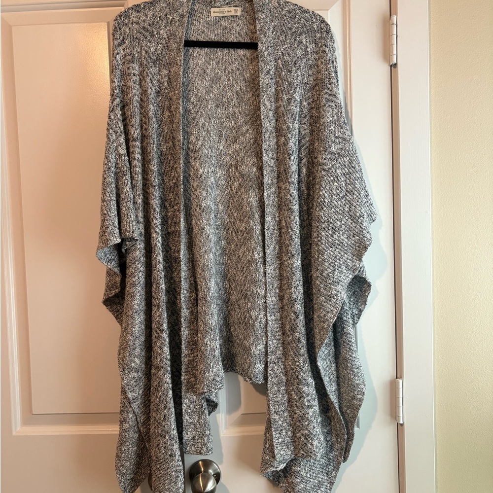 Abercrombie & Fitch Heathered Gray Women's Poncho